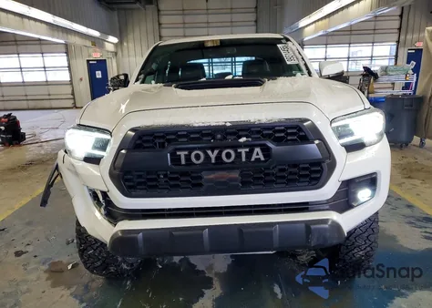 2021 Toyota Tacoma Double Cab z USA, uszkodzony, nr VIN 5TFCZ5AN0MX260440